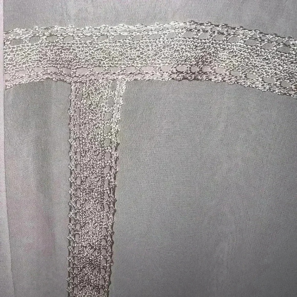 Light pink shear lace key hole back covered button six xl top - Picture 8 of 12